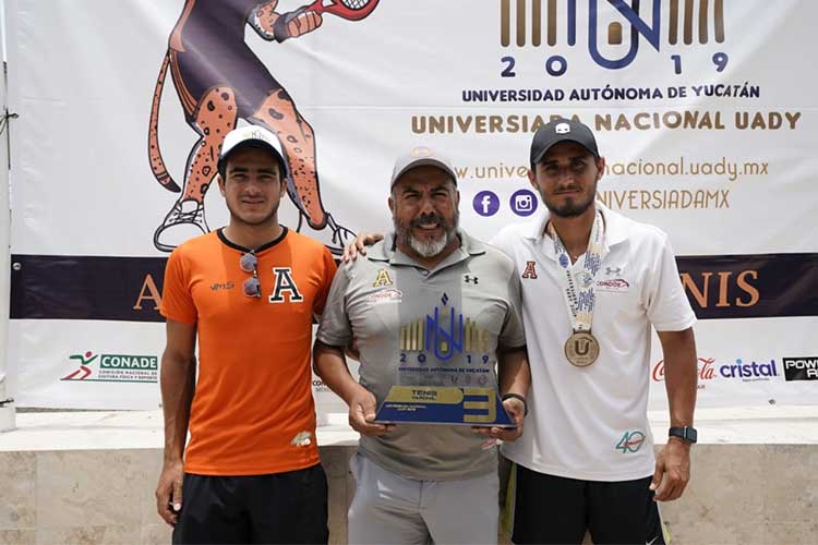 Equipo de Tenis varonil, uno de los tres mejores del deporte blanco universitario