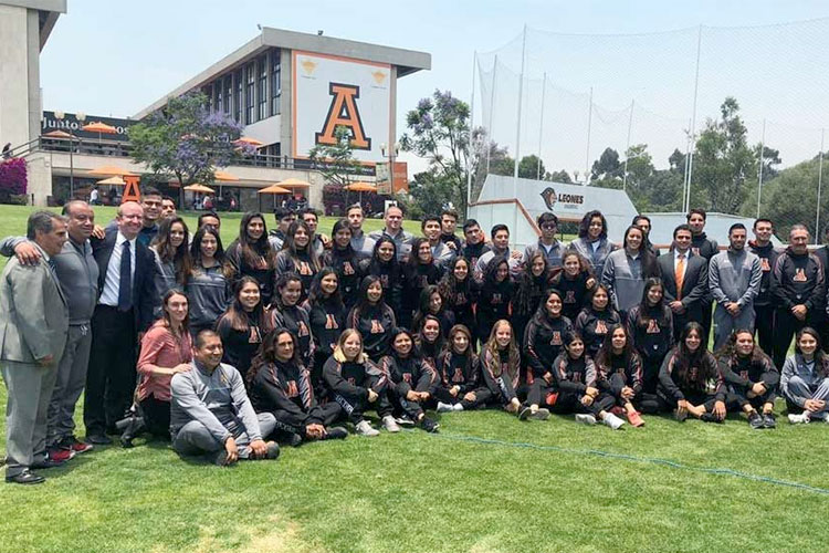 Abanderamiento de los atletas de nuestra Universidad Anáhuac México que participarán en la Universiada Nacional 2019