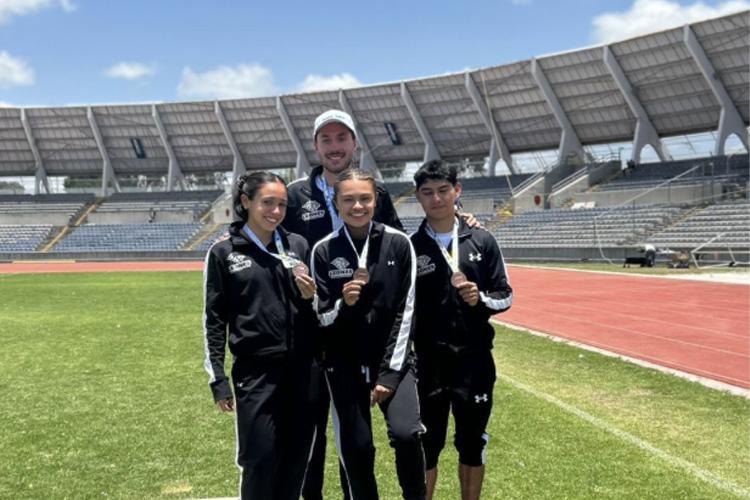 Santiago Vázquez, María Valdepeña, Ariadna Lozano y Christopher May