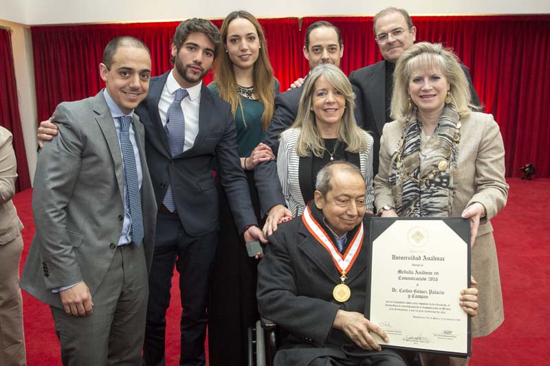 Homenaje y entrega de Medalla al Dr. Carlos Gómez Palacio y Campos