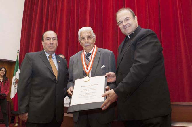 Entrega de la Medalla Anáhuac en Ciencias de la Salud 2016 al Dr. Víctor Manuel Espinosa de los Reyes Sánchez