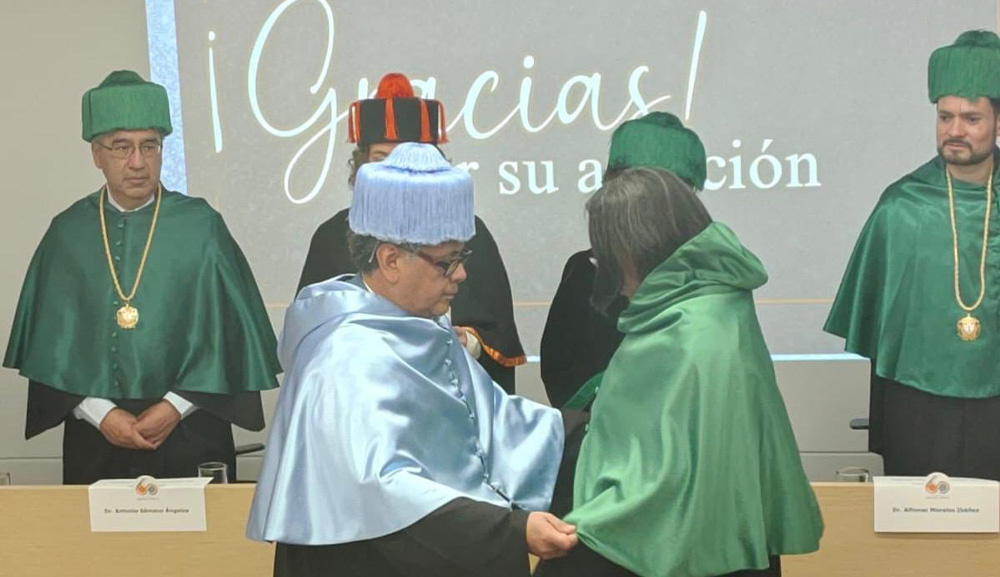 Egresados de la Facultad de Responsabilidad Social reciben grado de doctor