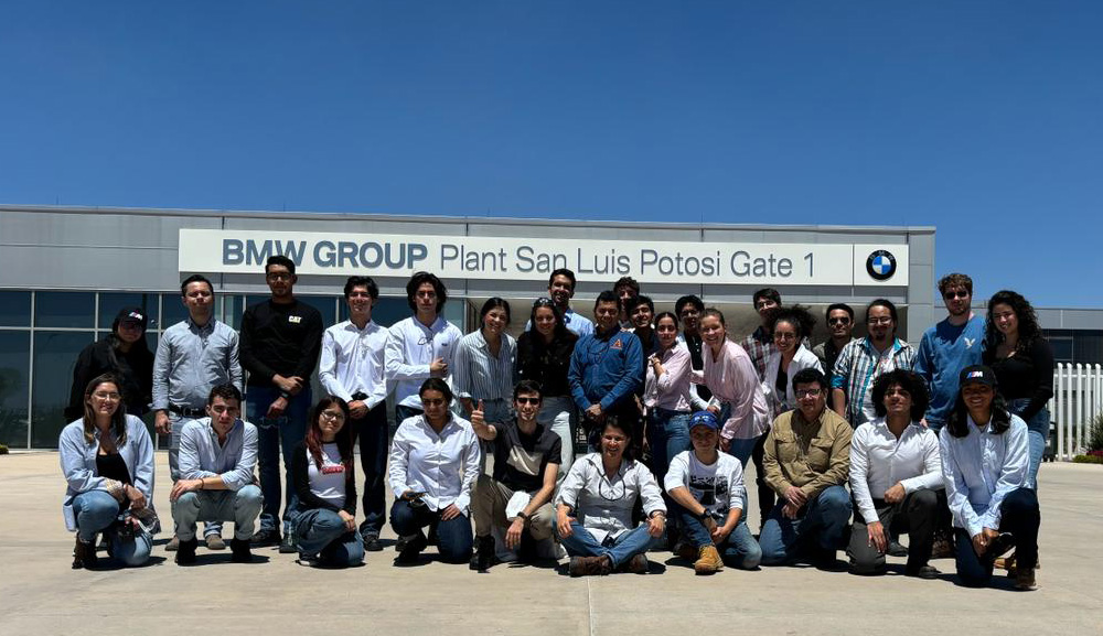 Ingeniería Mecatrónica visitan las plantas de BMW y Bombardier