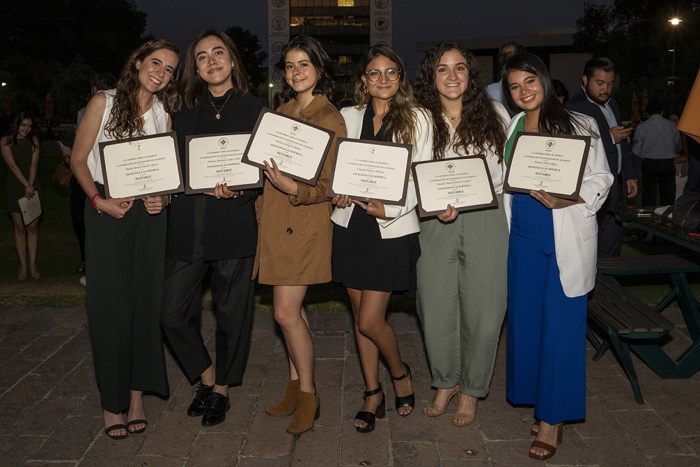 Premios a la Excelencia, hombres y mujeres dispuestos a alcanzar sus sueños