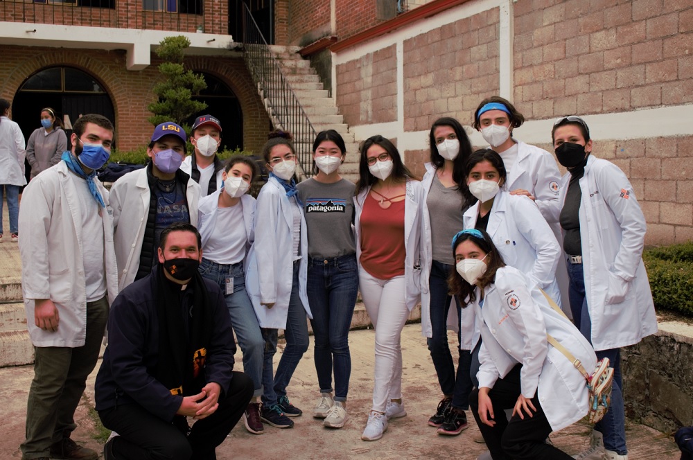 Voluntarios Anáhuac participan en Misiones Médicas en Tepoxtepec, México