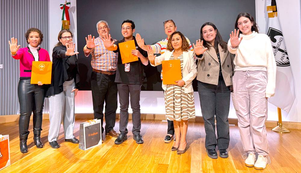 ASUA Diseño fortalece el servicio social con plática testimonial