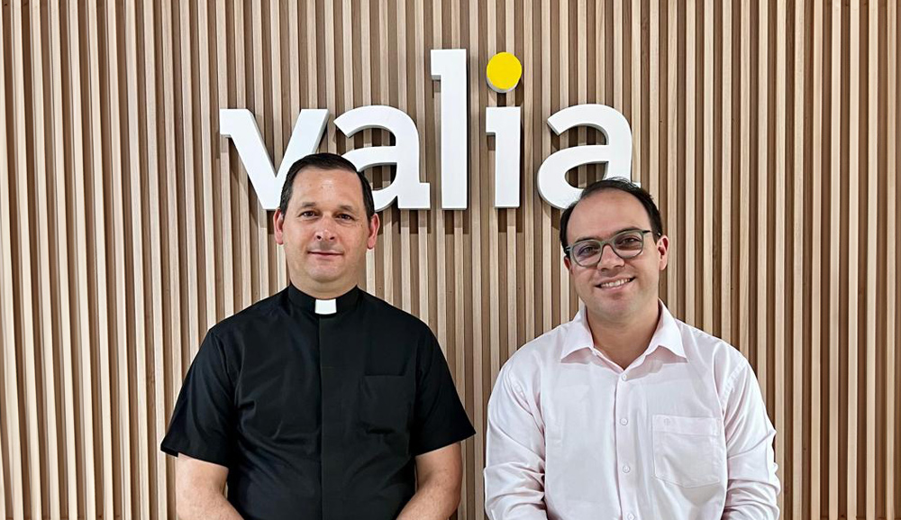 La Facultad de Bioética fortalece su colaboración académica con VALIA