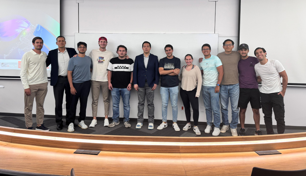 Gustavo Romo ofrece master class a alumnos de Dirección del Deporte