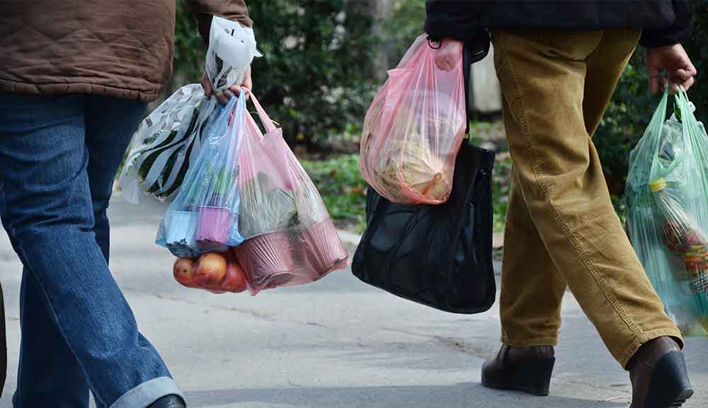 ¿Cómo se hacen las bolsas de plástico y cómo reutilizarlas?