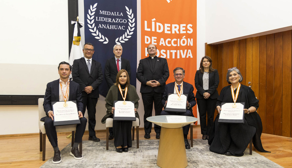 Medalla Liderazgo Anáhuac 2025: reconocimiento a trayectorias destacadas