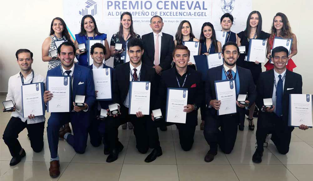 #CalidadAnáhuac Galardonan a nuestros egresados con el Premio de Excelencia-EGEL