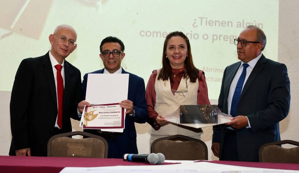 El Dr. Luis Medina presenta conferencia inaugural en Congreso Estatal de Escuelas Normales