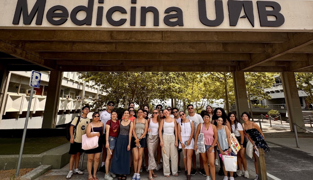 Estudiantes participan en el Programa Académico Internacional de Pediatría en Barcelona
