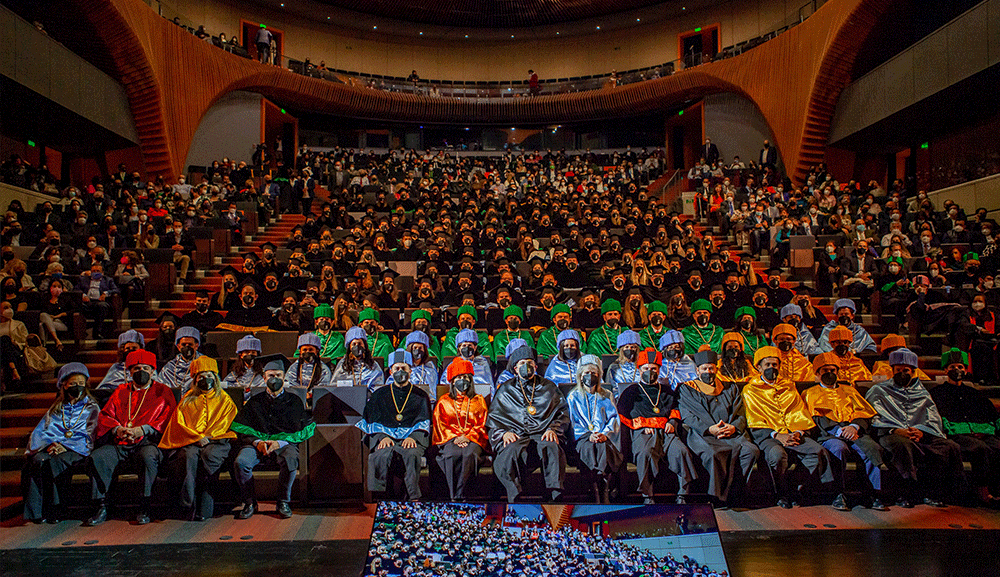 “Nuevos maestros y doctores, ustedes son un orgullo para nuestra Universidad”, Dr. Cipriano Sánchez, L.C.