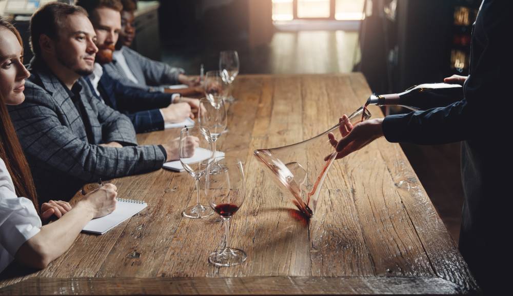 La Escuela de Doctorado organiza conversatorio y cata de vinos