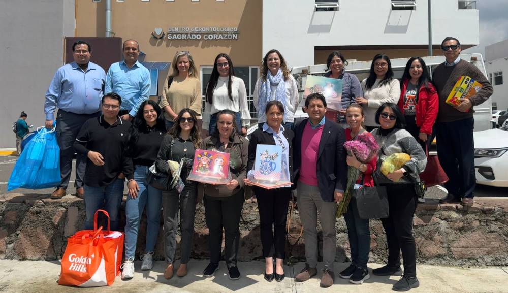 Administrativos de Posgrado y Derecho visitan a adultos mayores del DIF Huixquilucan