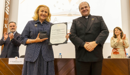 Dávalos recibe la distinción Académico Emérito 2025
