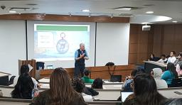 Dirk Glas, CEO Save the Children, llama a construir paz desde la sociedad civil