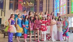 Alumnos de Diseño de Moda e Innovación crean disfraces para Mundo Imáyina