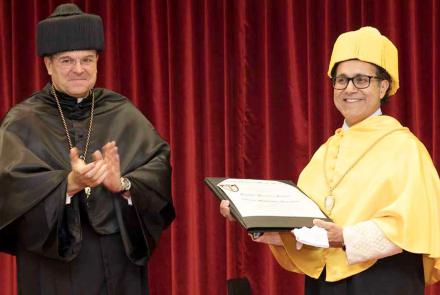 Crossing the border to change the world: Dr. Quiñones receives honorary degree from the Anahuac