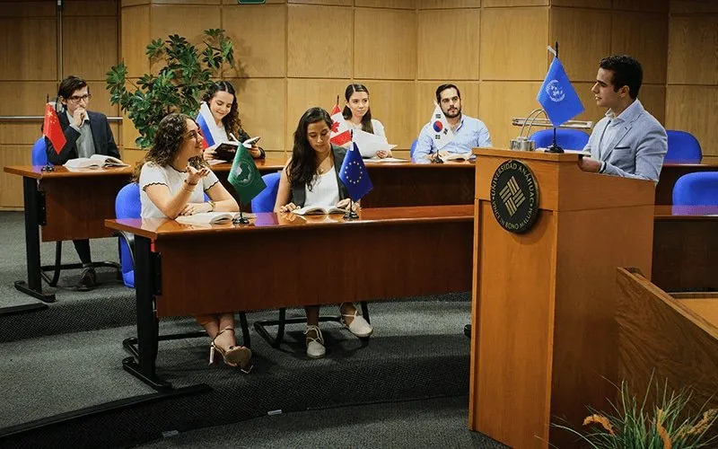 Licenciatura en Relaciones Internacionales