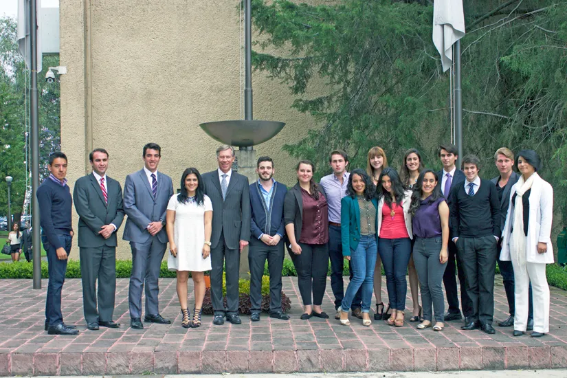 Alumnos de Genera recibieron al Ing. Tomas Ehrenberg, Director de Grupo Financiero Ve Por Más