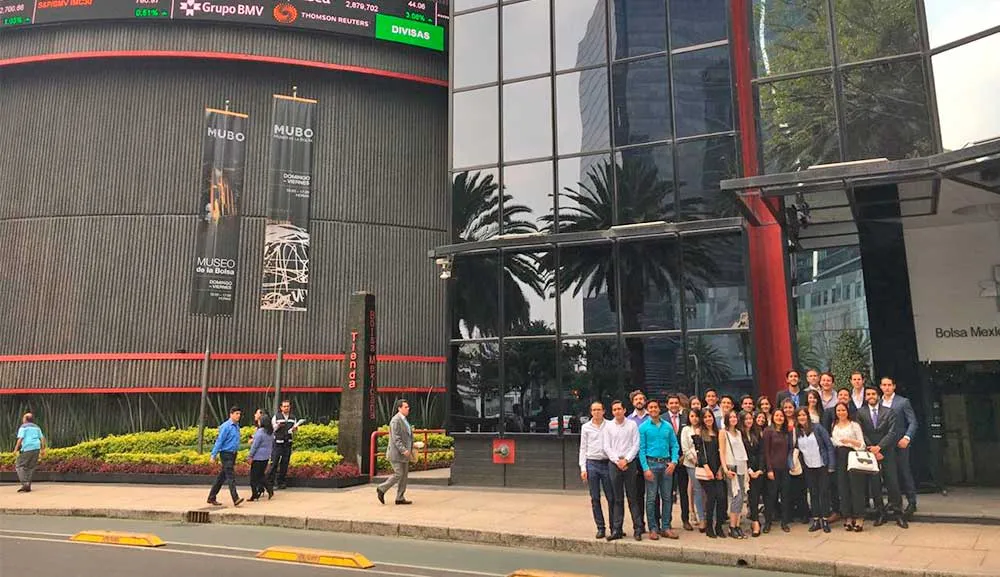 Alumnos de Actuaría, en la Bolsa Mexicana de Valores