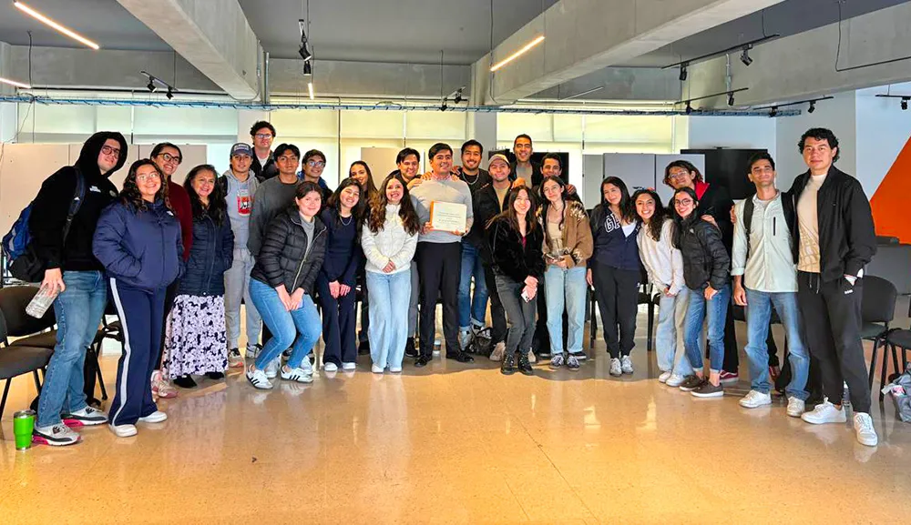 José Javier Pichardo habla acerca del funcionamiento bancario a alumnos de Actuaría  