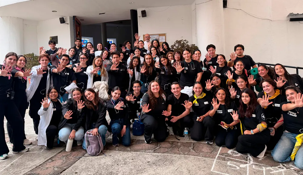 Voluntarios Anáhuac entregan su corazón en la Jornada de Salud