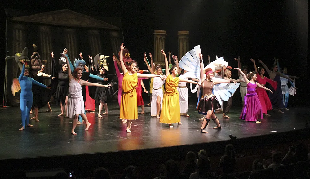 Alumnos y Egresados muestran su talento en los Días de la Danza I y II