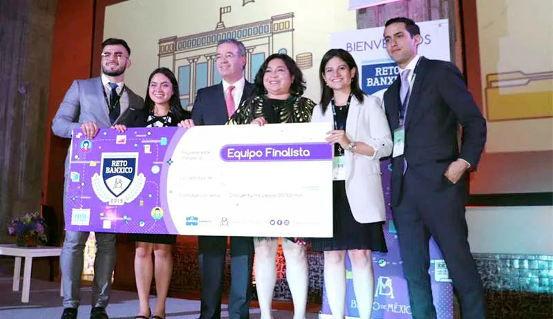 Alumnos de Economía y Negocios, finalistas en Reto Banxico 2019
