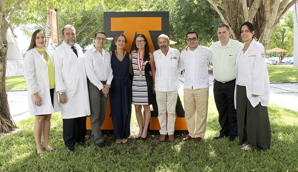 Anáhuac Cancún otorga Medalla en Nutrición a nuestra coordinadora de la Licenciatura de Nutrición