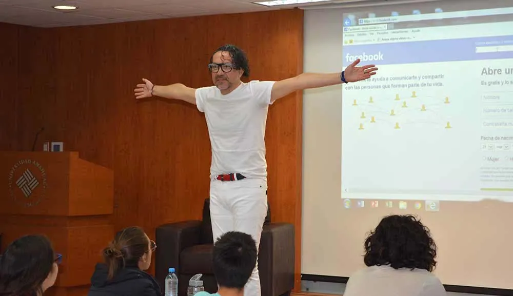 El diseñador de iluminación Ricardo Noriega imparte conferencia en nuestra Universidad