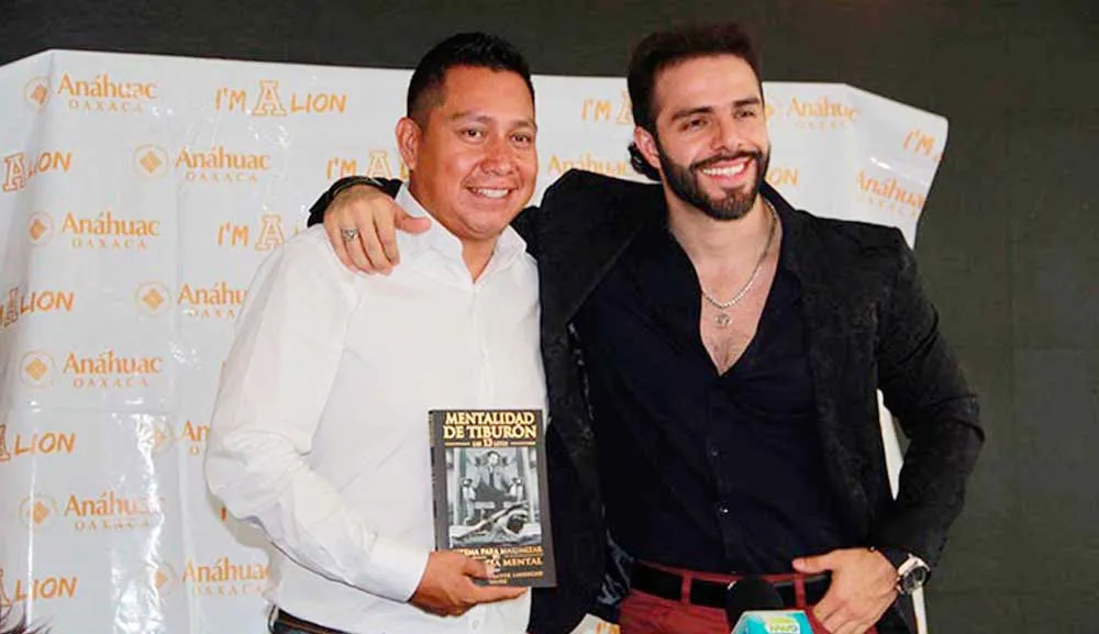 Manuel Sotomayor presenta su libro en la Universidad Anáhuac Oaxaca