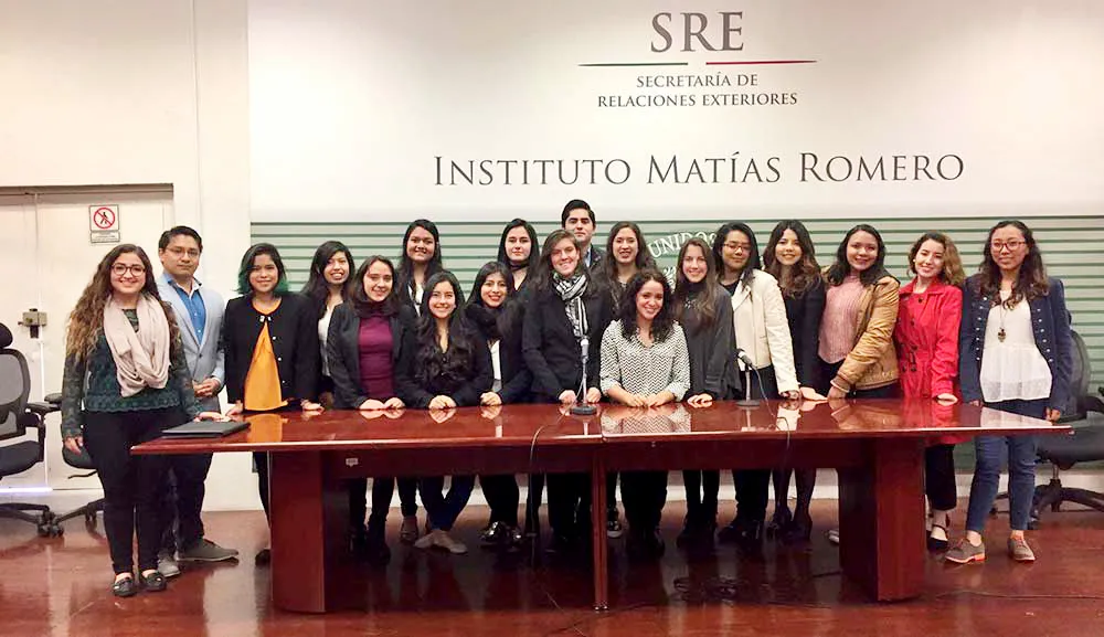 Alumnos de la Facultad de Estudios Globales visitan el Instituto Matías Romero