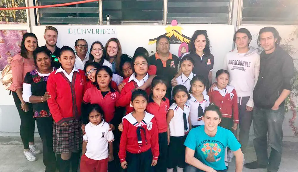 Alumnos de Relaciones Internacionales realizan labor altruista en Oaxaca