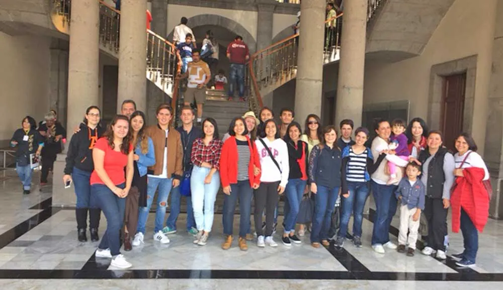 Escuela de Diseño del Campus Sur organiza visita al Alcázar Chapultepec