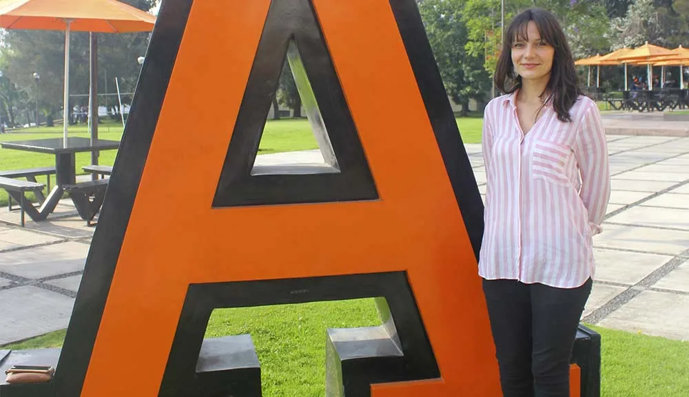 Profesora publica artículo sobre medición multidimensional de la pobreza