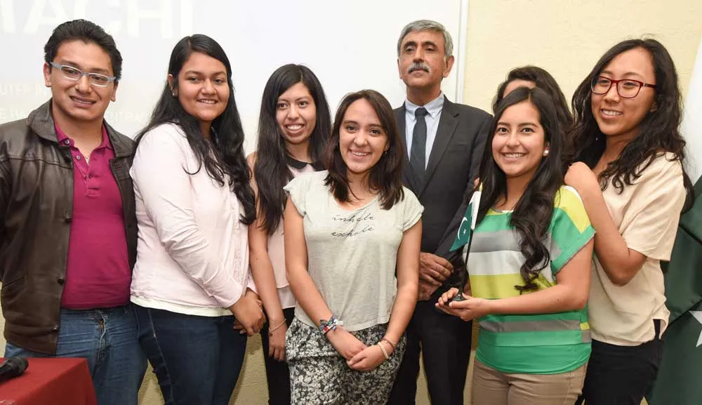 Embajador de Pakistán en México imparte conferencia a alumnos de Estudios Globales