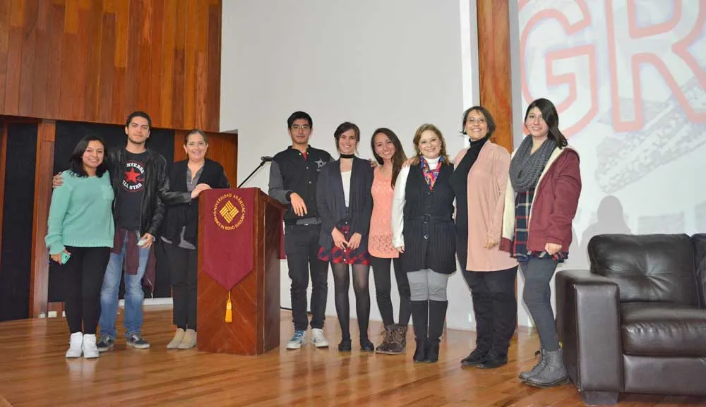 La Dra. Elisa Drago imparte conferencia en nuestra Escuela de Diseño