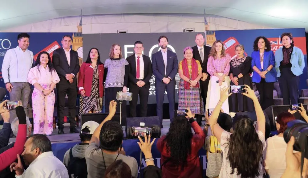 La Anáhuac participa en FILCO 2026 y recibe estafeta de universidad invitada para 2027