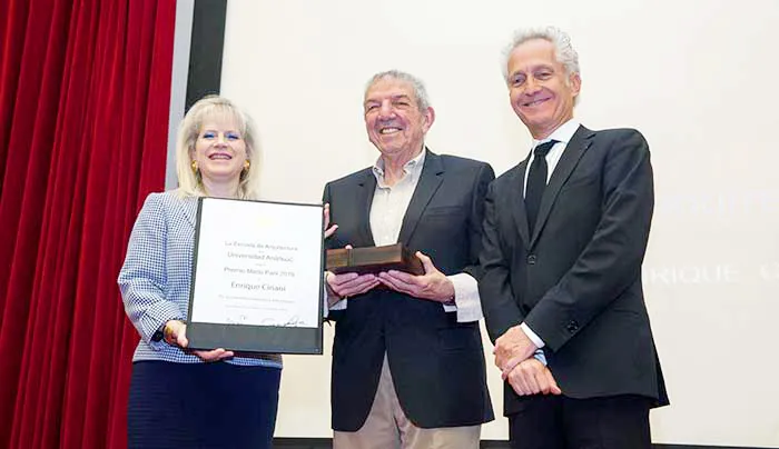 El Arq. Enrique Ciriani recibe el Premio Mario Pani 2019