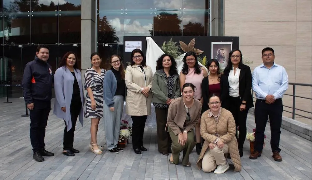 Integrantes de Biblioteca participan en la celebración de Corpus Christi