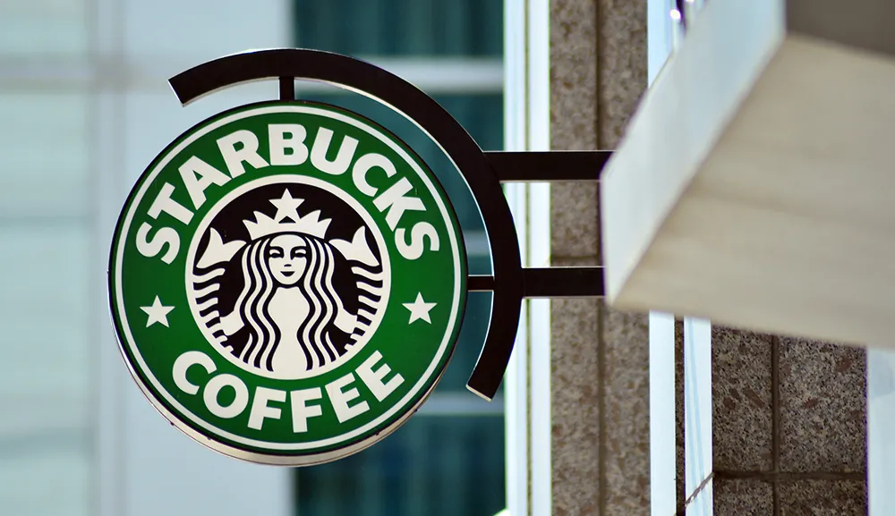 CEO de Starbucks en México, José Luis Portelo, se reúne con alumnos de VÉRTICE