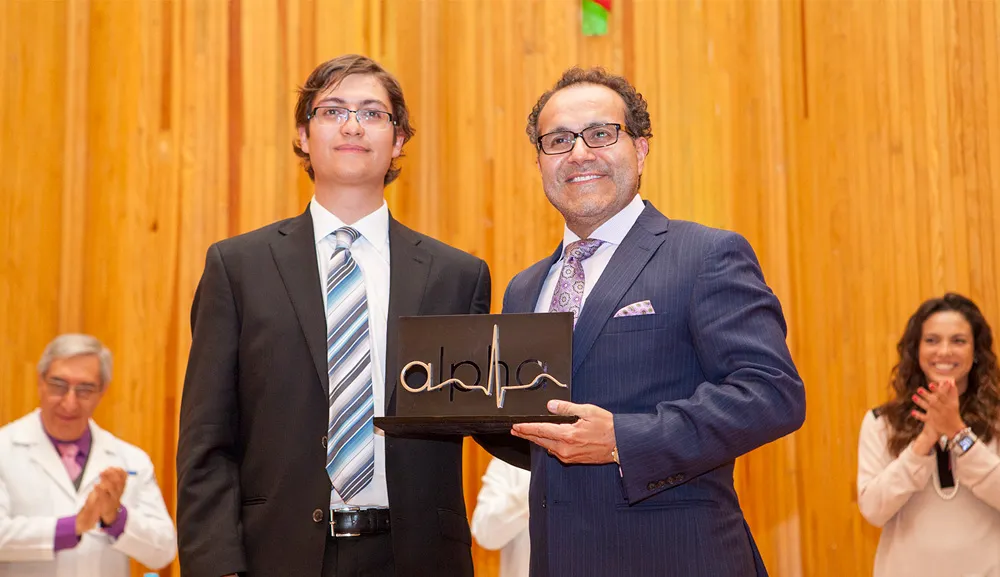 El Dr. Alfredo Quiñones Hinojosa recibe el primer Premio ALPHA