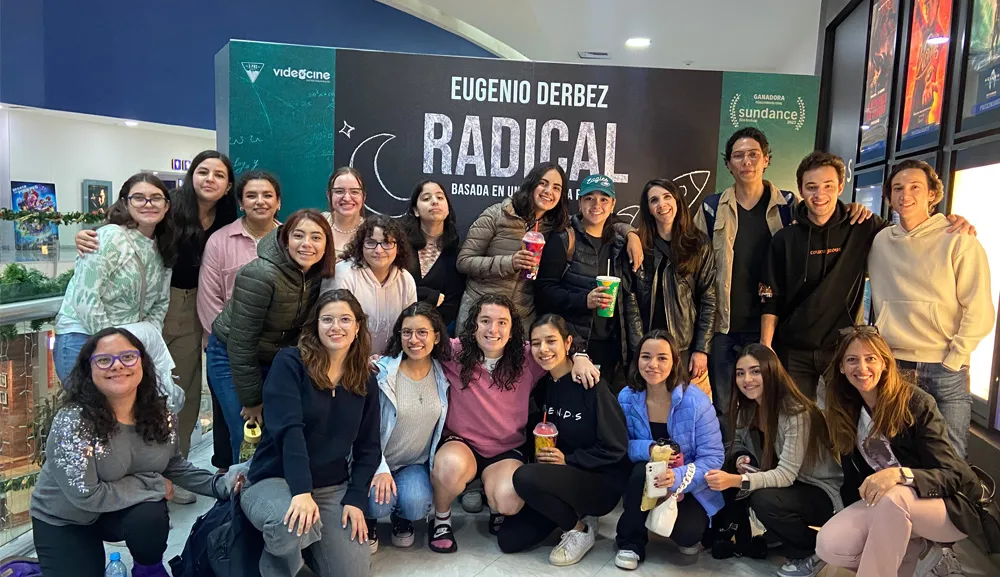 Tarde de cine estudiantes de Pedagogía Organizacional y Educativa