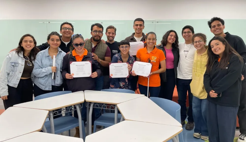 Nuestros alumnos participan en taller sobre discapacidad visual