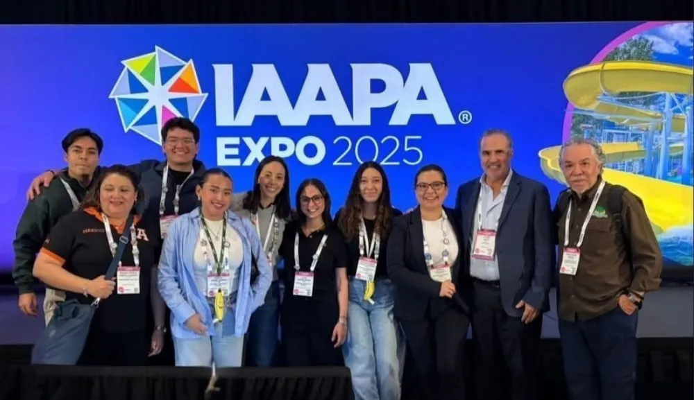 Alumnos participan en la IAAPA Expo 2025 como parte de su formación internacional