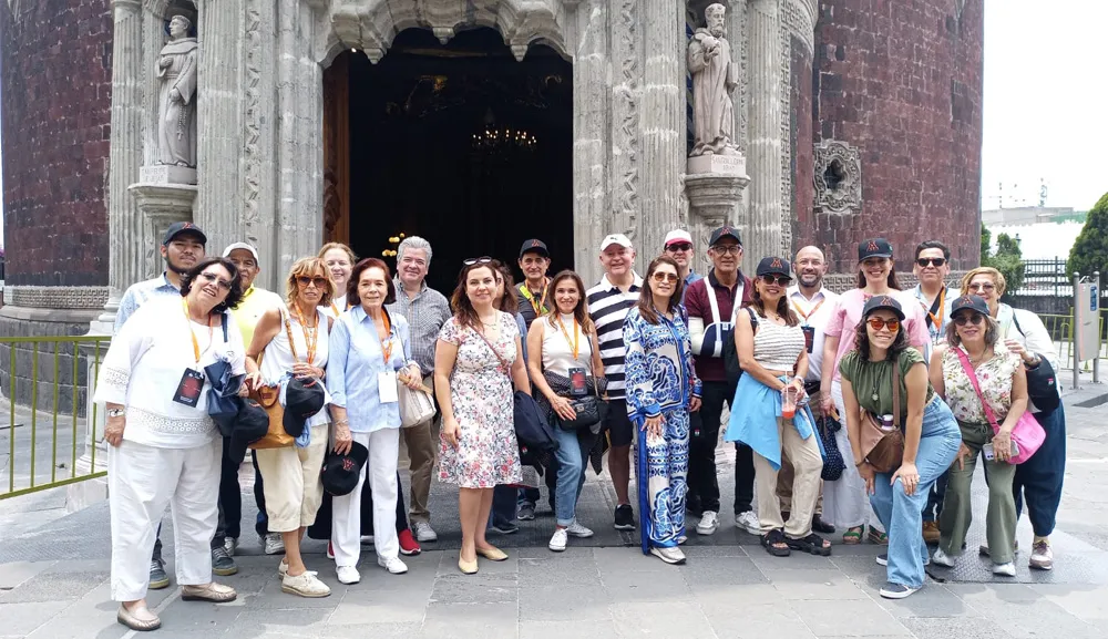 Egresados y amigos visitan la Basílica de Guadalupe y sus alrededores