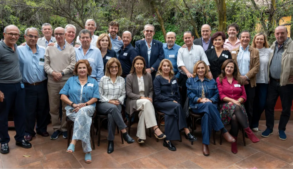 La generación 81 de Administración de Empresas celebra 45 años de egreso